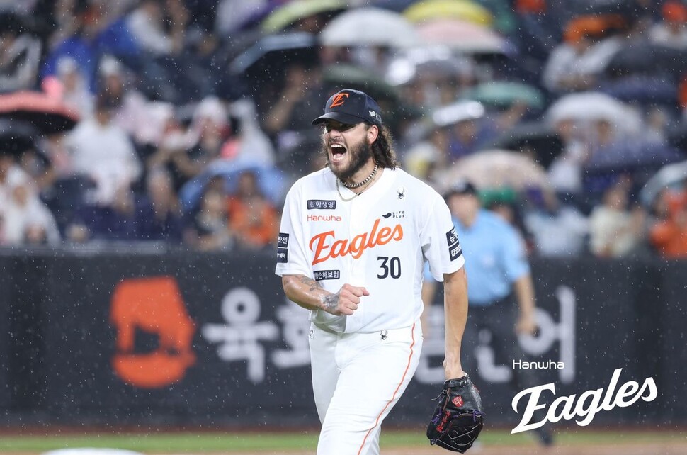 Hanwha Eagles Codyse Spees is roaring after leaving the crisis by starting the game with the 2025 KBO League Katie (KT) Wiz held at Hanwha Life Ball Park in Daegu on the 6th. Hanwha Eagles provided