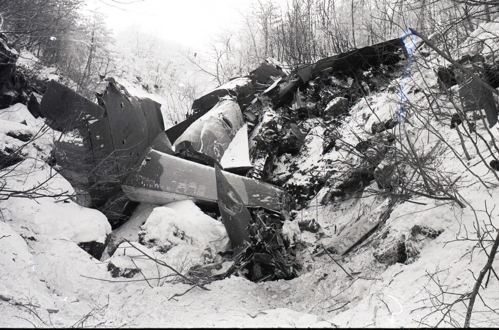 1982년 2월5일 장병 53명을 태운 채 한라산에 추락한 C-123 공군 수송기 잔해. 서재철 관장 제공