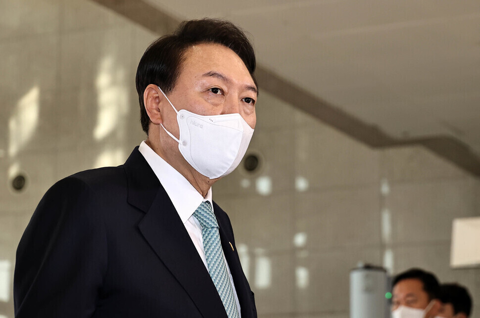 President Yoon Suk-yeol speaks to reports while heading into his office in Yongsan, Seoul, on Oct. 13. (presidential pool photo)
