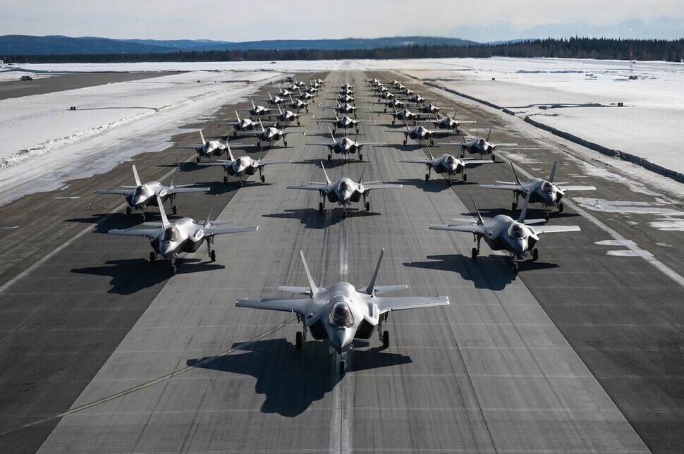 F-35A aircraft carry out an “elephant walk” drill at Eielson Air Force Base in Alaska, US, on March 25, 2022. (provided by USINDOPACOM)