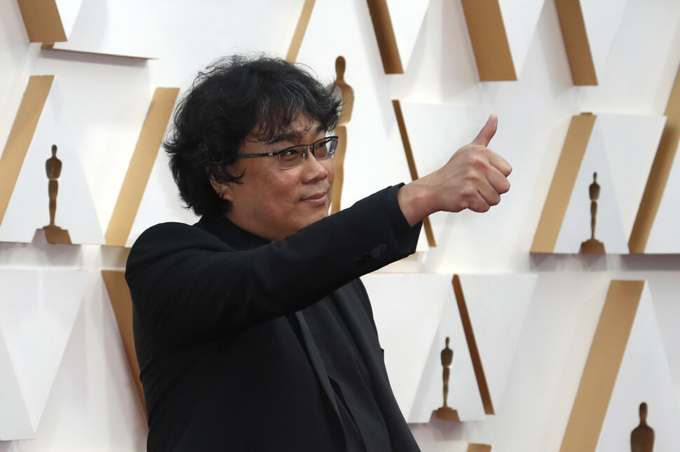 South Korean filmmaker Bong Joon-ho at the 2020 Academy Awards in Hollywood, where his film “Parasite” won four awards. (Yonhap News)