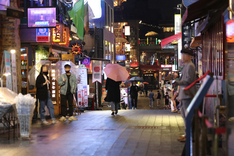 The clubs and bars of Seoul’s Itaewon neighborhood. (Yonhap News)