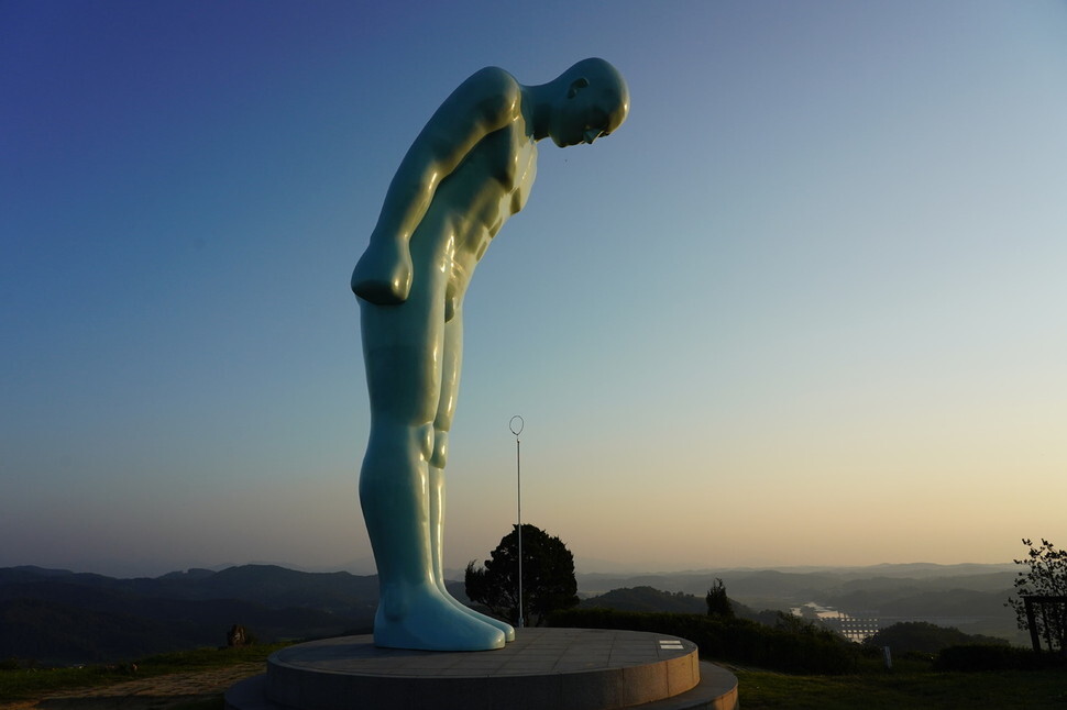 The ‘Greetingman’ statue on Ongnyeo Peak in Gunnam Township, Yeoncheon County, Gyeonggi Province, bows toward North Korea.
