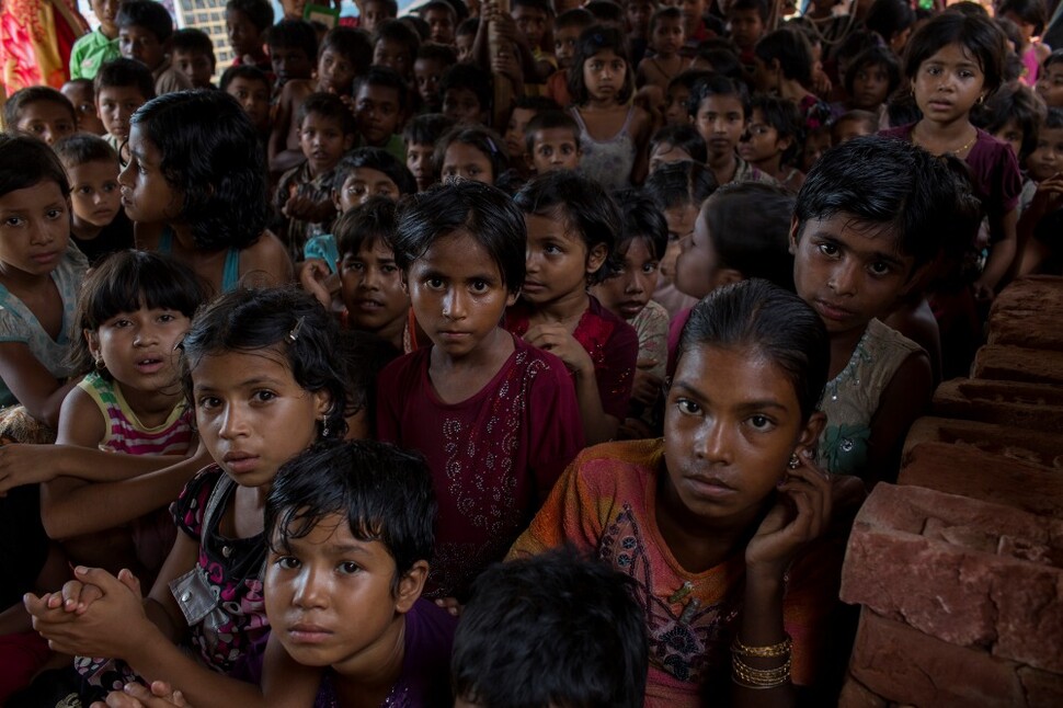 방글라데시 쿠투팔롱 난민캠프에서 운영 중인 학교. 콕스 바자르, 방글라데시. 2017년 11월