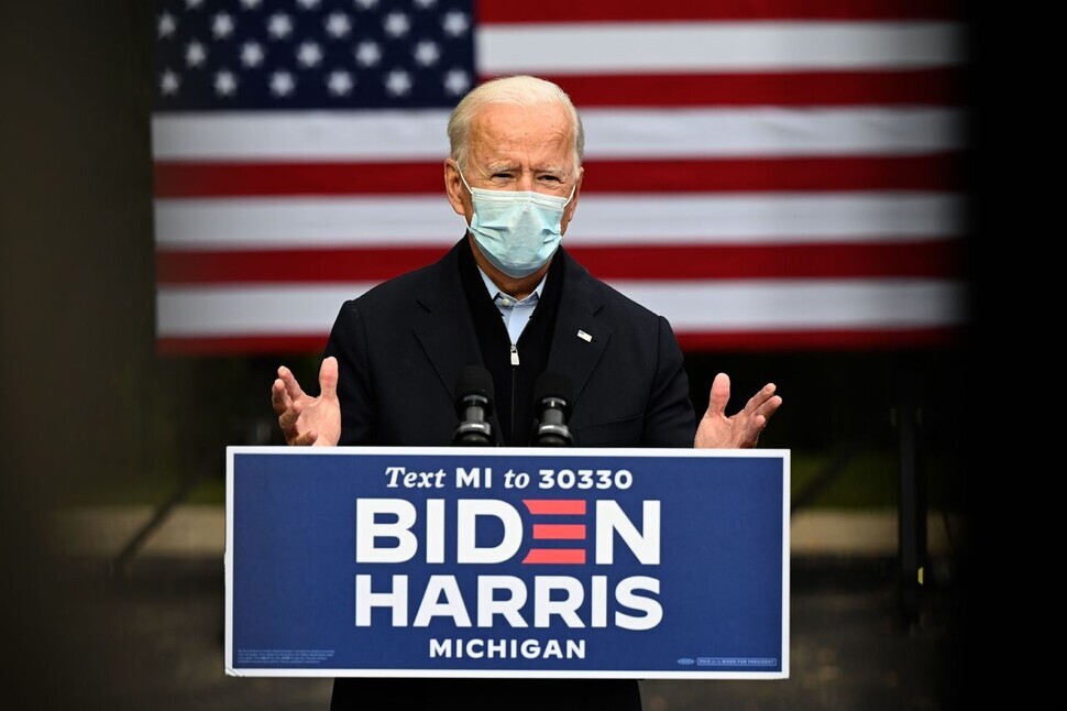 US Democratic presidential nominee Joe Biden addresses voters in Grand Rapids, Michigan, on Oct. 3. (AFP/Yonhap News)