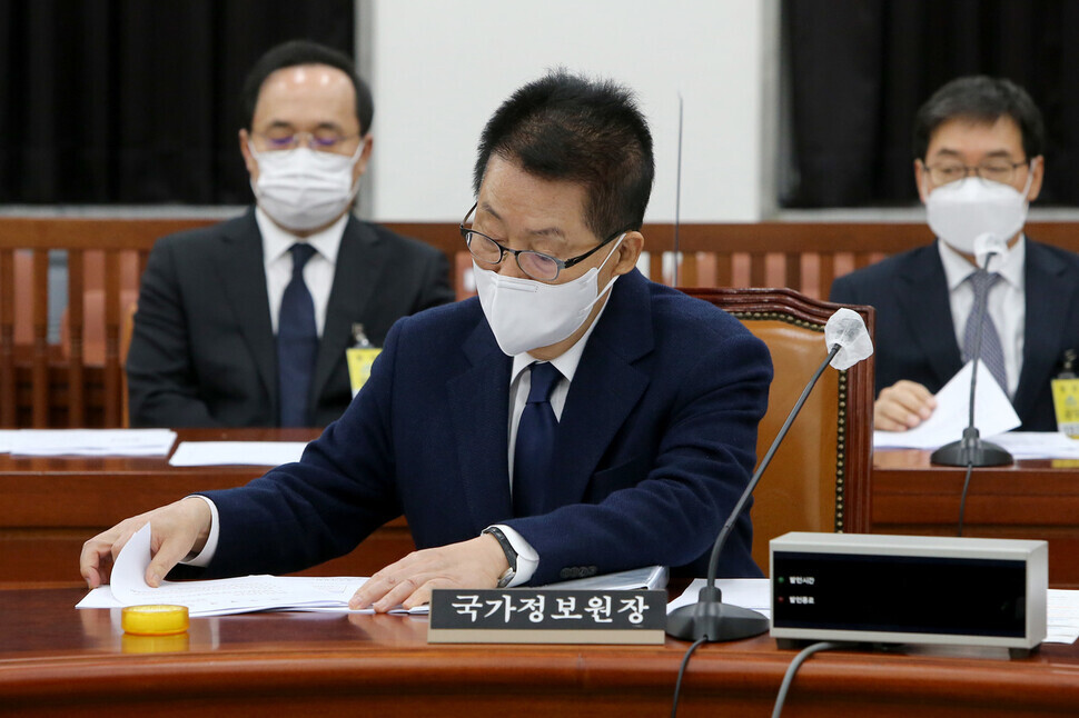 National Intelligence Service Director Park Jie-won reviews documents during a parliamentary audit by the National Assembly’s intelligence committee on Nov. 27. (Yonhap News)