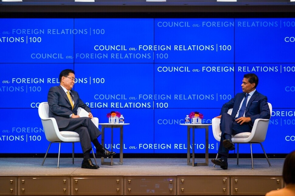 Minister of Foreign Affairs Chung Eui-yong speaks with CNN host Fareed Zakaria at an event hosted by the Council on Foreign Relations on Wednesday. (provided by the Ministry of Foreign Affairs)