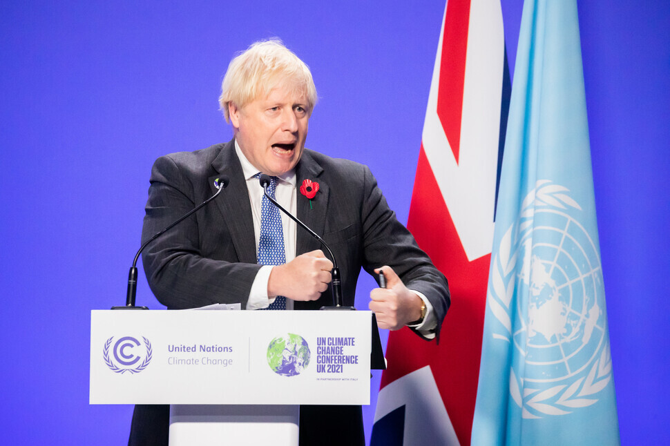 UK Prime Minister Boris Johnson delivers an address on Wednesday at the COP26 climate summit held in Glasgow, Scotland. (EPA/Yonhap News)