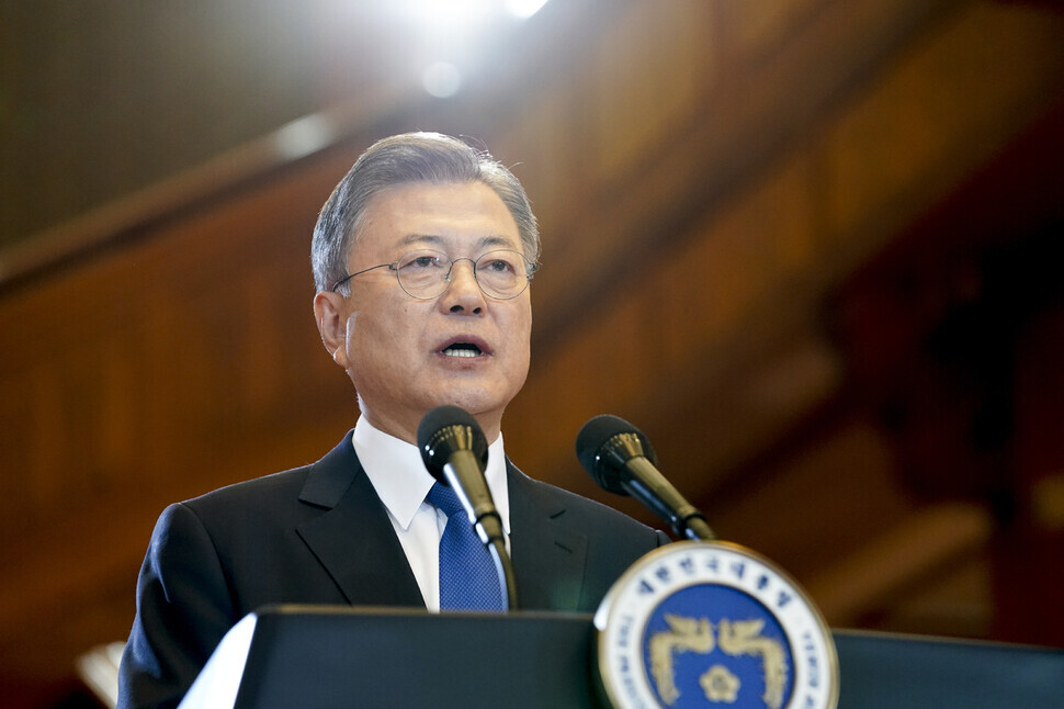 Moon Jae-in delivers his final dress as president from the Blue House on May 9. (provided by the Blue House)