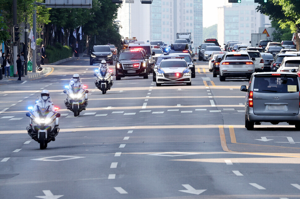 President Yoon Suk-yeol’s motorcade makes its way to the presidential office in Yongsan, Seoul, on May 11.