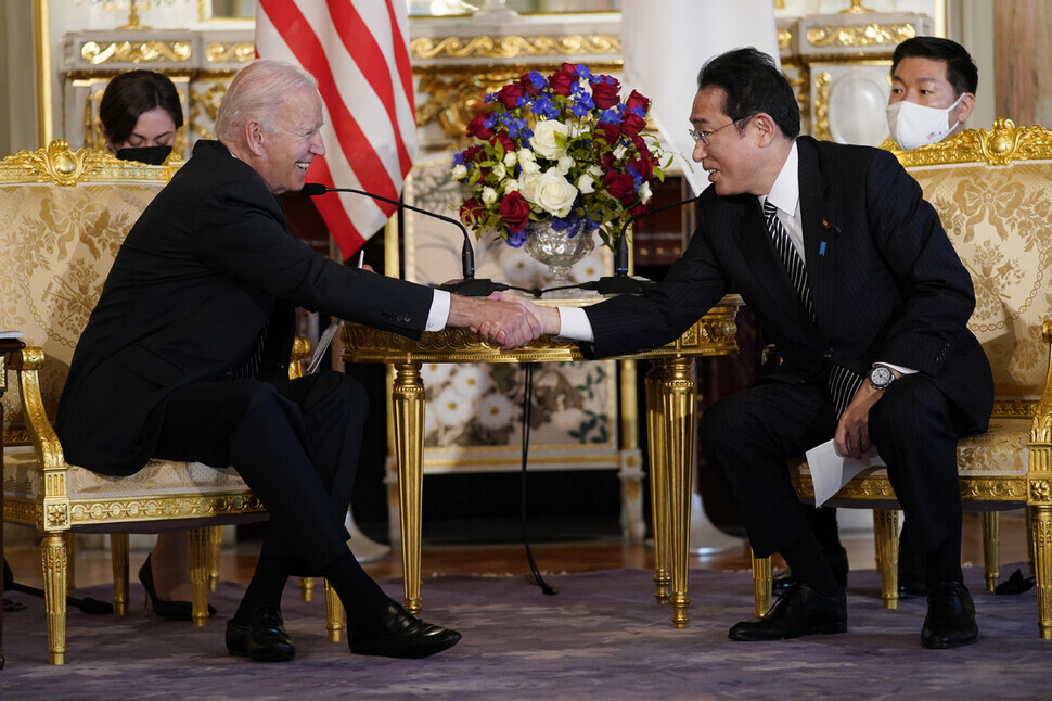 US President Joe Biden shakes hands with Japanese Prime Minister Fumio Kishida ahead of their summit at Akasaka Palace in Tokyo on May 23. (AP/Yonhap News)