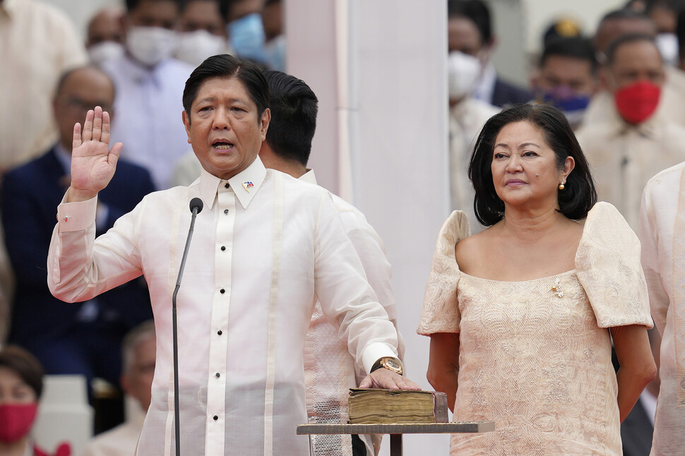 독재자 마르코스의 ‘주니어’ 6년 임기 필리핀 대통령 취임