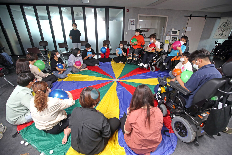지난 18일 자립센터에서 열린 ‘2022년 장애인권교육강사 양성과정’ 중 한 모습. 이정용 선임기자 lee312@hani.co.kr