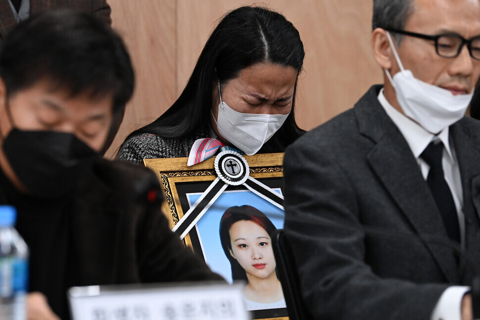 A family member of a young Korean woman killed in the crowd crush in Itaewon weeps during a press conference held at the Minbyun offices in Seoul’s Seocho District on Nov. 22. (pool photo)