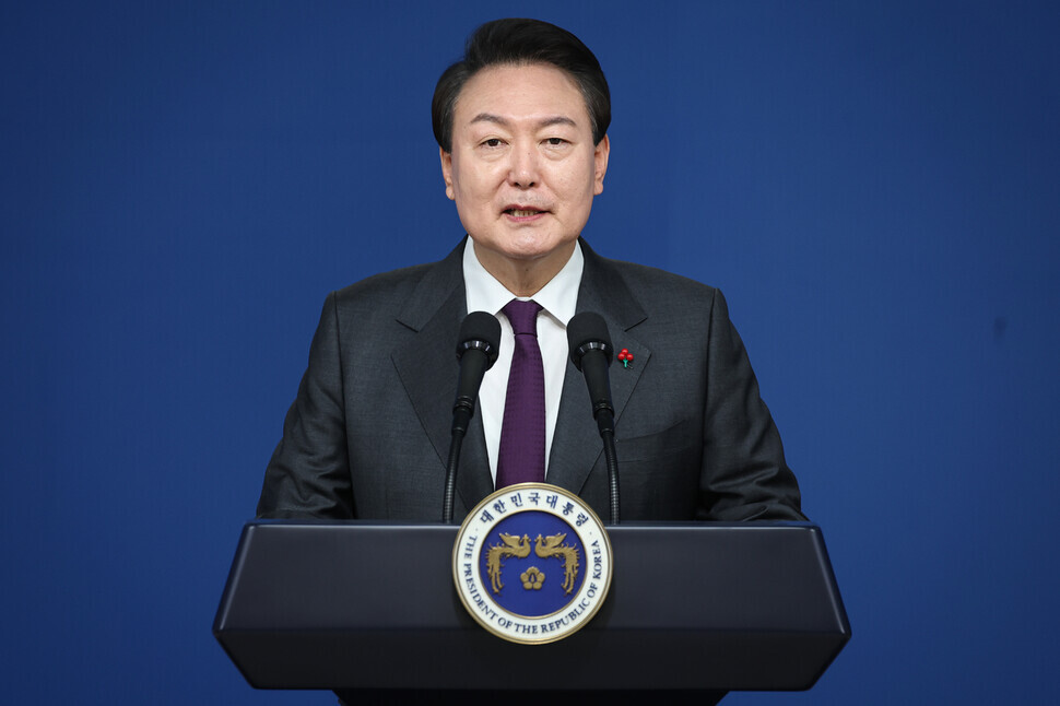 President Yoon Suk-yeol gives his New Year’s address on Jan. 1 from the briefing room of the presidential office in Seoul’s Yongsan District. (courtesy of the presidential office)