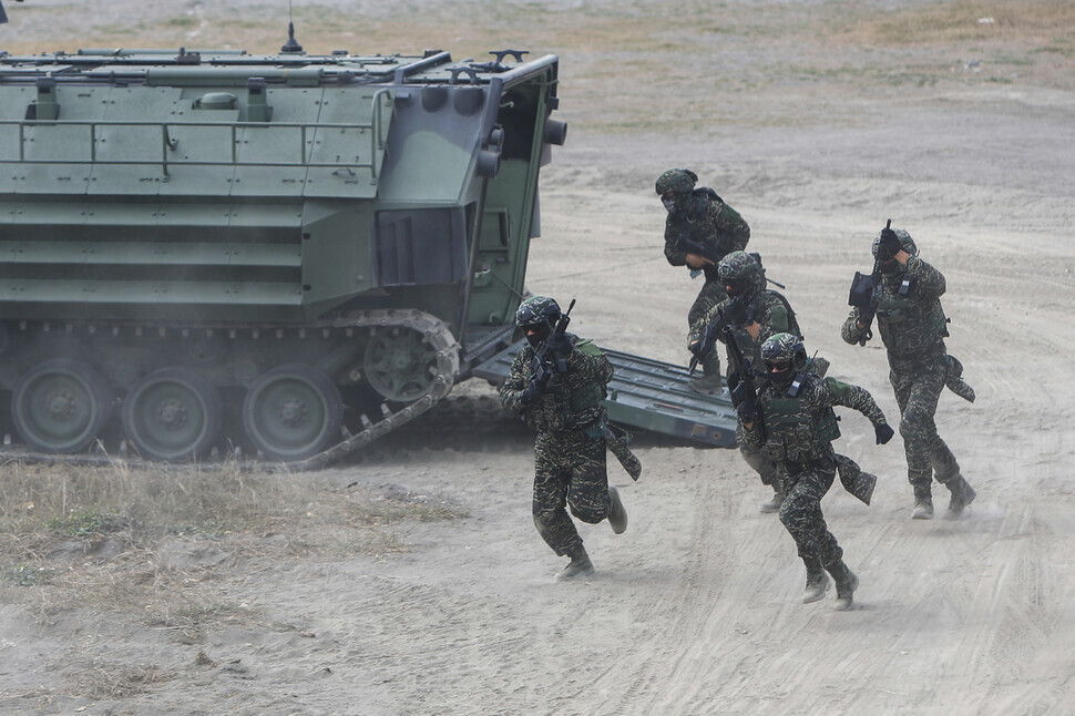 Taiwanese soldiers exit an amphibious assault vehicle during a drill in Kaohsiung, Taiwan, on Jan. 12. (AP/Yonhap)