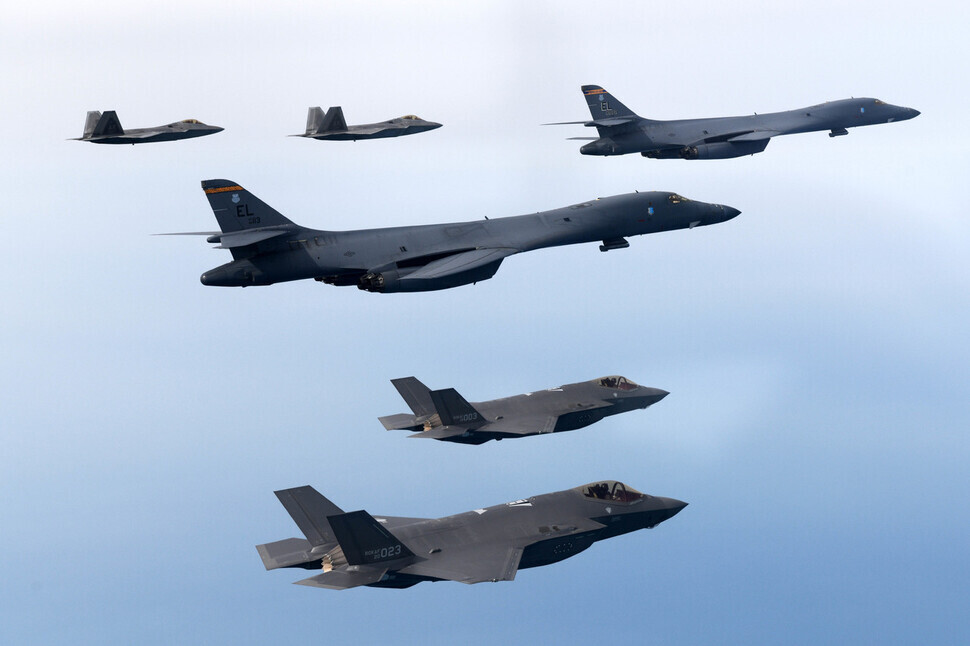 Two Korean F-35A fighter jets (bottom two), US B-1B strategic bombers (large aircraft in middle) and US F-22 and F-35B fly in a joint air exercise over the sea off Korea’s western coast on Feb. 1. (courtesy of the Ministry of National Defense)