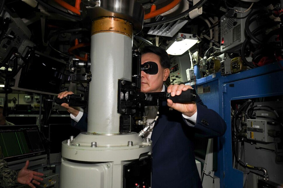 President Yoon Suk-yeol uses the periscope of the USS Kentucky (SSBN-737) while inspecting the vessel’s interior on July 19 after it docked in a key South Korean naval base in Busan. (courtesy of the US Navy)