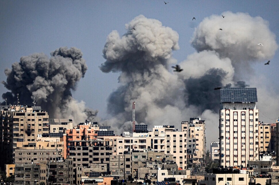 Smoke billows skyward from Gaza following air raids by Israel on Oct. 12. (AFP/Yonhap)