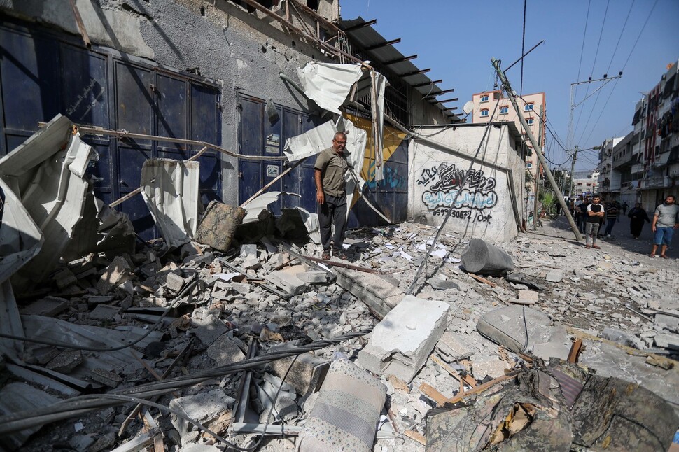 이스라엘, 일시 휴전 거부…하마스 구급차 공습 “15명 사망”