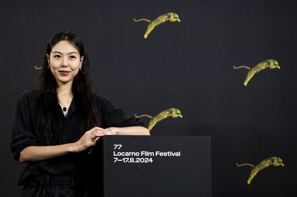 A atriz Kim Min Hee, que ganhou o prêmio de melhor atuação no 77º Festival Internacional de Cinema de Locarno, realizado em Locarno, Suíça, no dia 17, posa. Locarno/EPA Yonhap Notícias