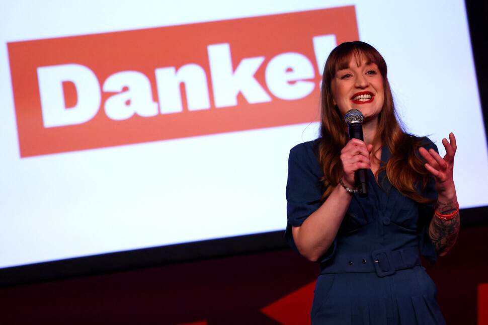 하이디 라이히네크 독일 좌파당 공동대표가 2025년 2월23일 총선 출구조사 발표 직후 베를린의 당사에서 연설하고 있다. REUTERS 연합뉴스