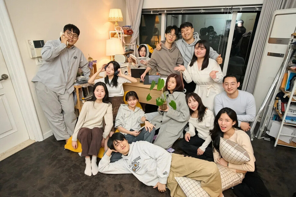 창업가들이 모여 함께 살았던 코리빙 커뮤니티 ‘논스’ 시절 거주민들이 함께 찍은 사진. 김수진 제공