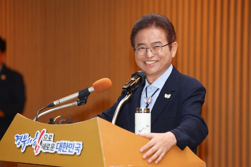 암 투병 이철우 한 달만 출근 “이재명 대통령과 인연……