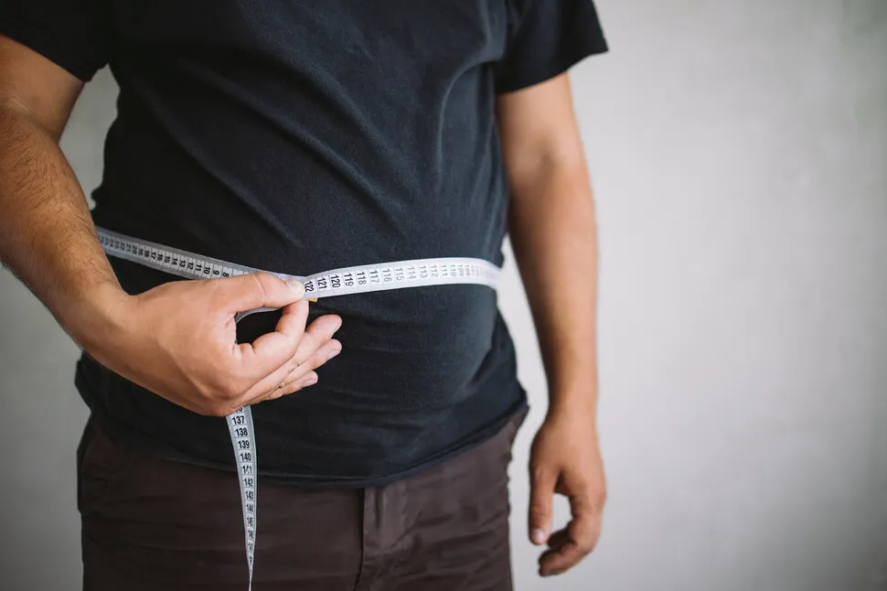뱃살 1kg 증가가 부르는 건강 악순환! 허리 통증부터 당뇨까지, 위험 알리고 예방법 제시