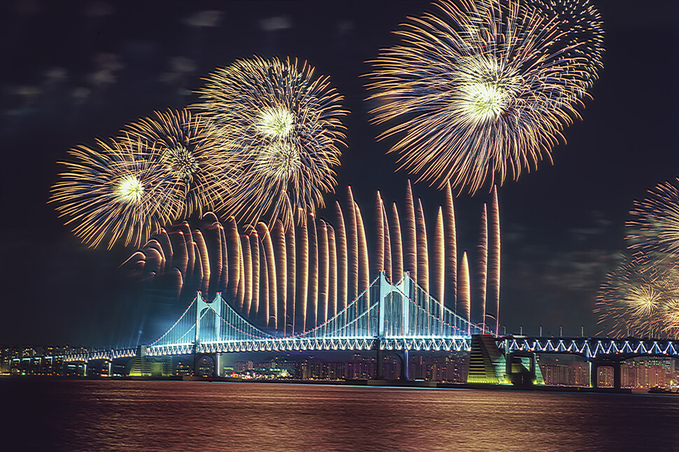 부산불꽃축제가 열리는 광안리해수욕장 야경. 클립아트코리아