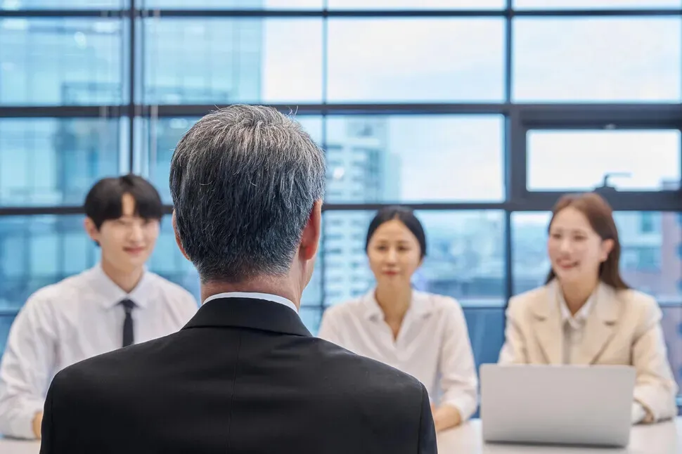 Korea’s Democrats consider gradually extending retirement age to 65 by 2041