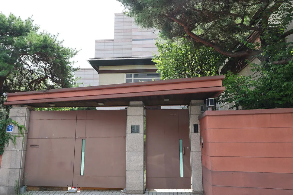 사저 내부 복도