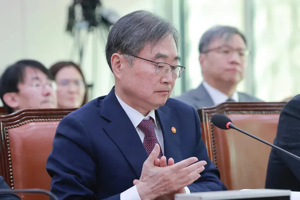 Non-hostile vessels may sail through Strait of Hormuz, Iran tells Korea