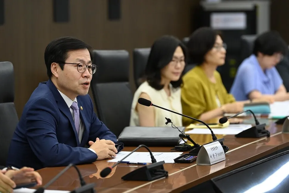 With South Korea-US trade issues piling up—including investment projects in the United States and follow-up talks with the US Trade Representative (USTR) on tariffs and non-tariff measures—reorganizing the government’s channels for tariff and non-tariff negotiations with Washington has emerged as an immediate task. The abrupt dismissal of former Trade Negotiations Headquarters chief Yeo Han-koo has highlighted the role previously played by the chief negotiator’s office.