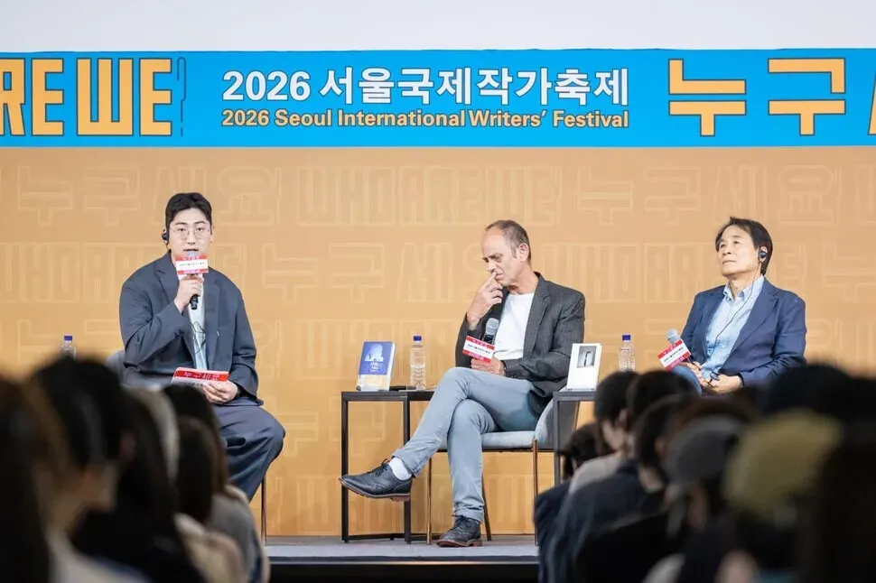 Damon Galgut speaks on a panel at the Seoul International Writers’ Festival with writers Lee Seung-woo (right) and moderator and literary critic Ha Hyueok-jin (left) on Sept. 12, 2026. (courtesy LTI)
