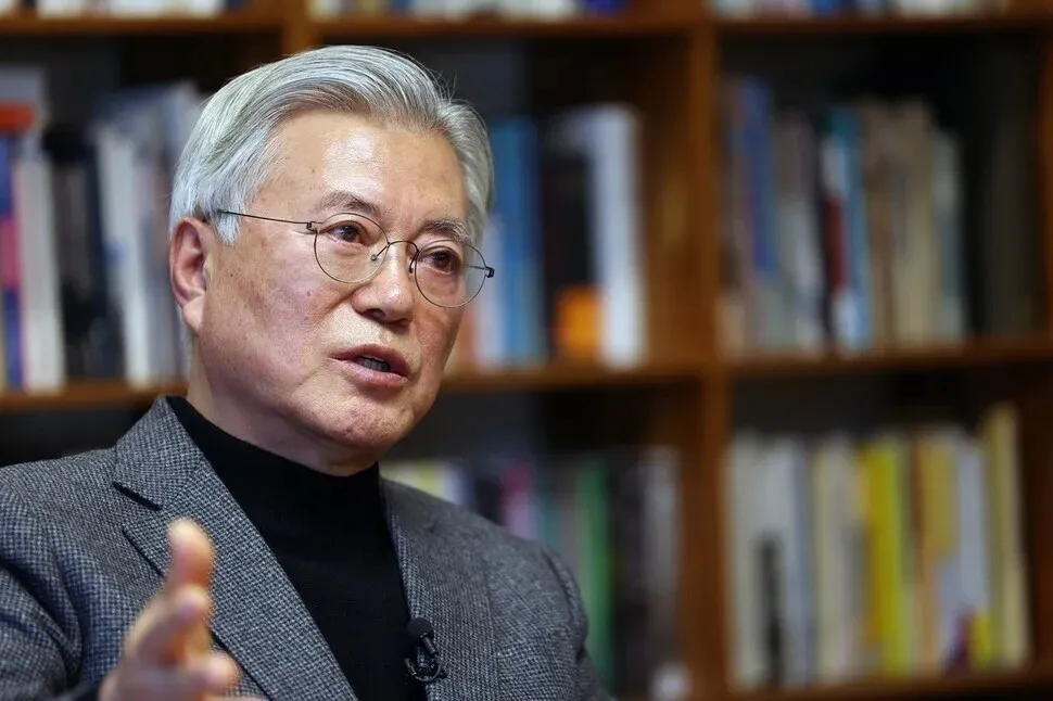 ‘뇌물 혐의’ 문재인 전 대통령 국민참여재판, 내년 1월11일 열린다