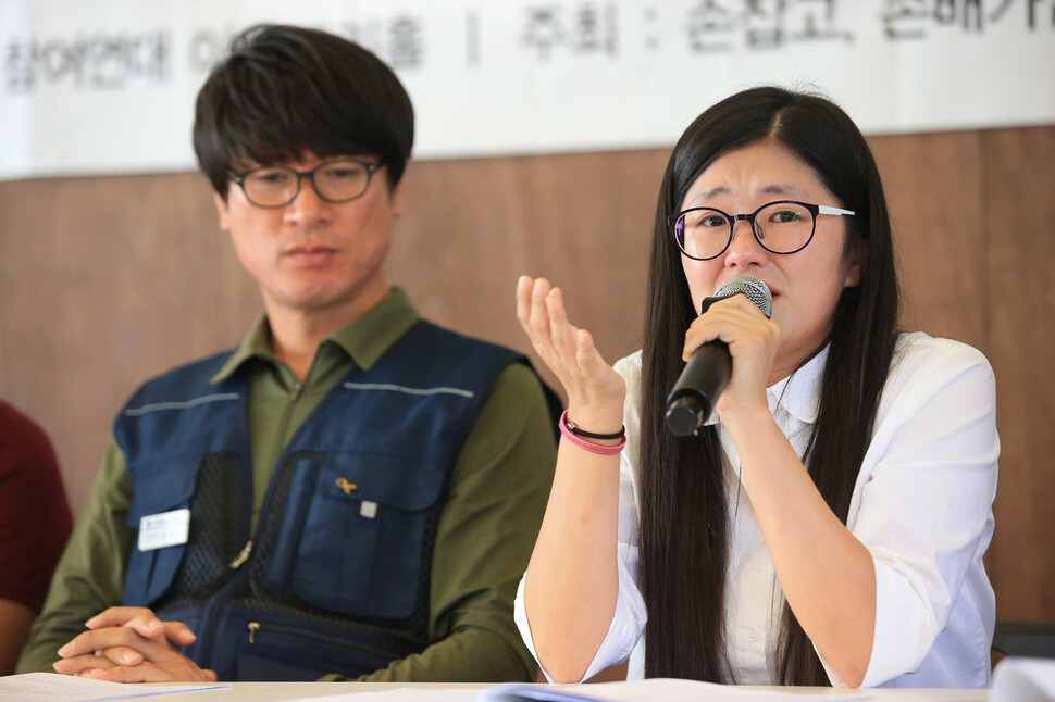 Kim Soon-hee (right)