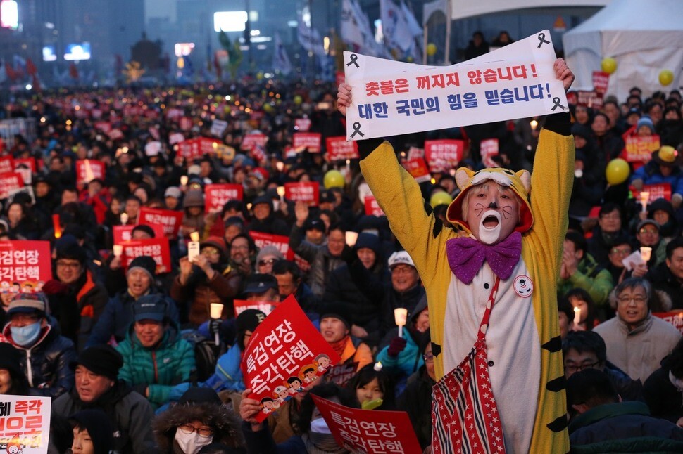 Participants in the 14th weekly protest for President Park Geun-hye’s immediate resignation call for a decision on Park’s impeachment before the end of February