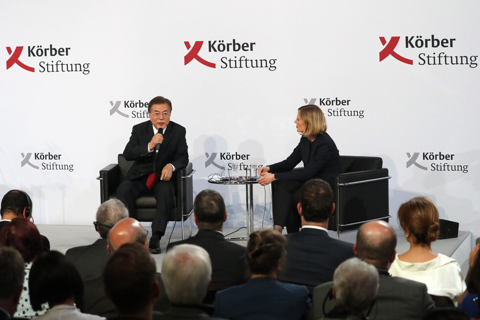 After his speech on the Korean peninsula President Moon Jae-in talks with Nora Müller