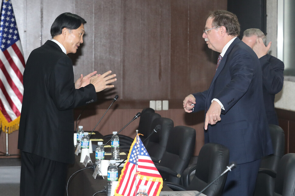Ministry of Foreign affairs defense cost sharing negotiation representative Jang Won-sam speaks with US State Department official Timothy Betts prior to their second meeting to discuss the 10th South Korea-US Special Measures Agreement (SMA) at the International Peace Center in Seogwipo