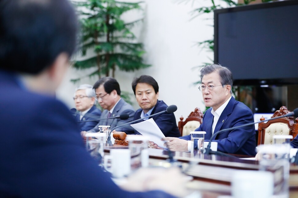 South Korean President Moon Jae-in presides over a plenary session of the National Security Council (NSC) regarding follow-up measures to the North Korea-US summit at the Blue House on June 14. (provided by the Blue House)