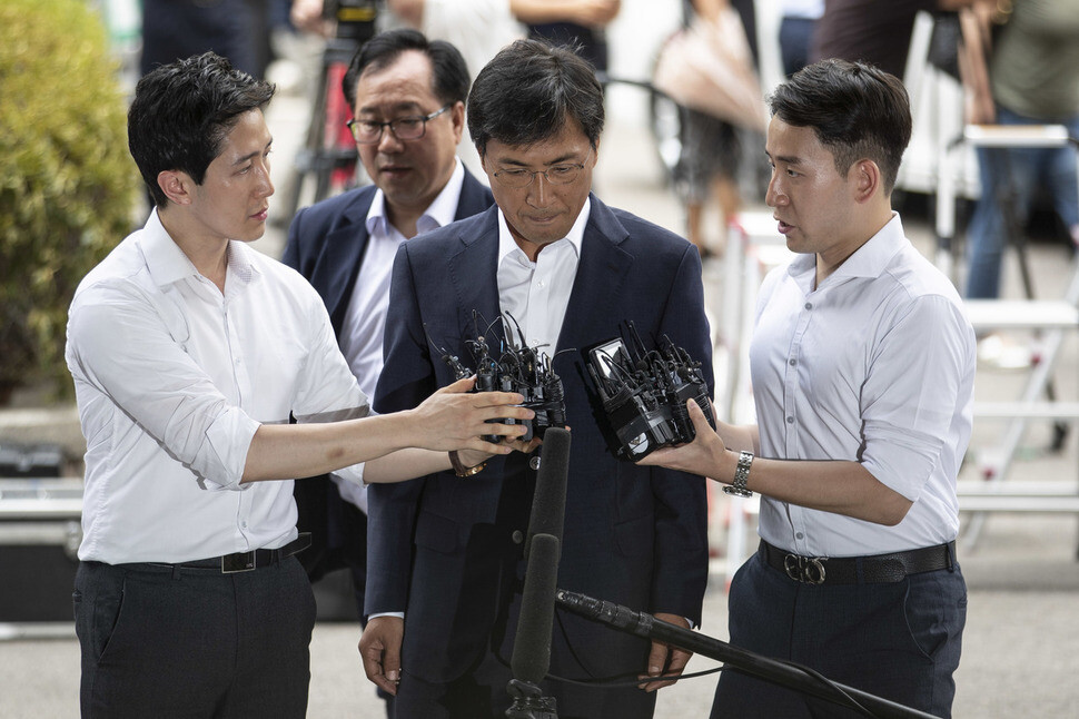 Former South Chungcheong Province governor Ahn Hee-jung was acquitted of charges of sexual violence against his secretary by the Western Seoul District Court on Aug. 14. (Kim Seong-gwang
