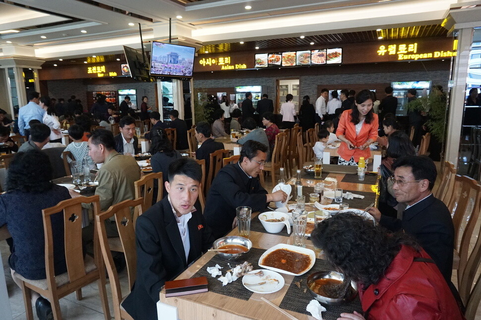 A chef at a restaurant in Taesong Department Store on May 5.