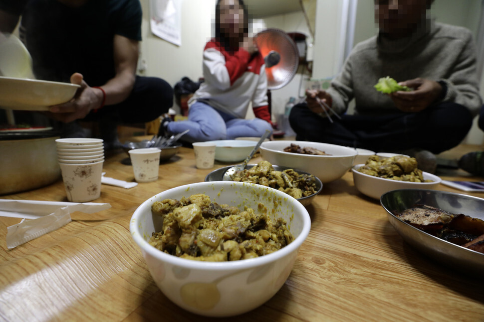 Cambodian workers at a vegetable farm in a Seoul suburb sit down for a meal after a 12-hour day. (all photos by Kim Myoung-jin, staff photographer)