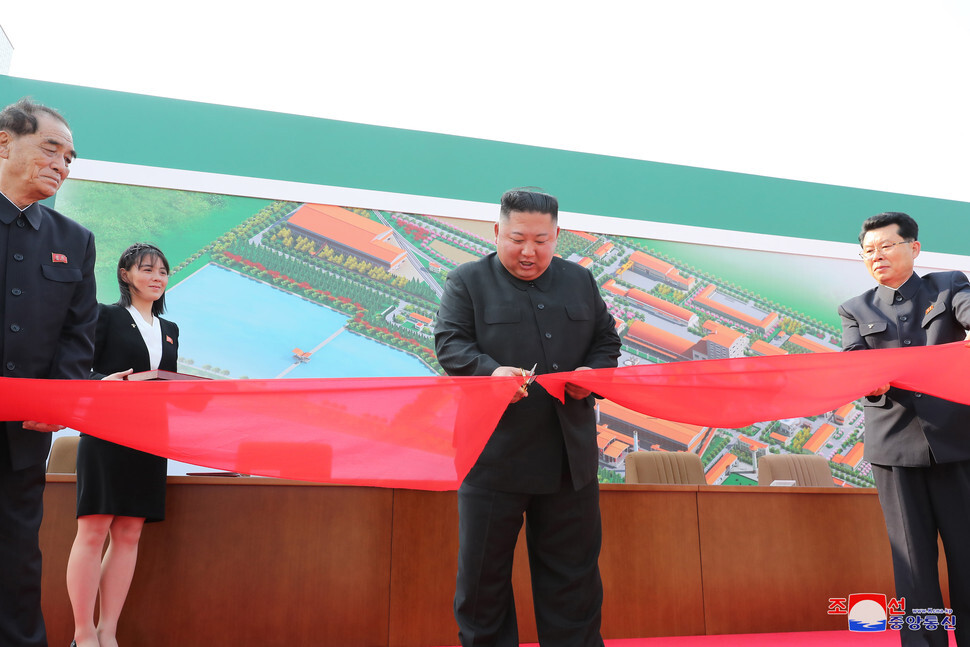 North Korean leader Kim Jong-un at the ribbon-cutting ceremony for the Sunchon Phosphatic Fertilizer Factory, in North Pyongan Province, on May 1. (Yonhap News)