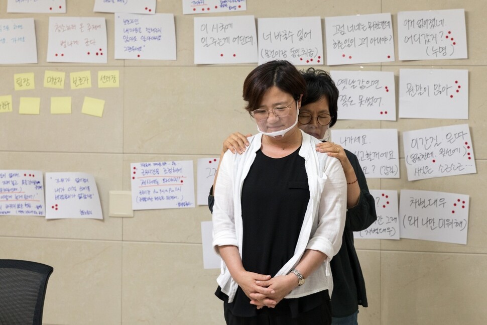 7월12일 서울 마포구 공덕동 노회찬재단에서 50~60대 여성노동자들이 ‘6411 사회극’을 하고 있다. 박승화 기자