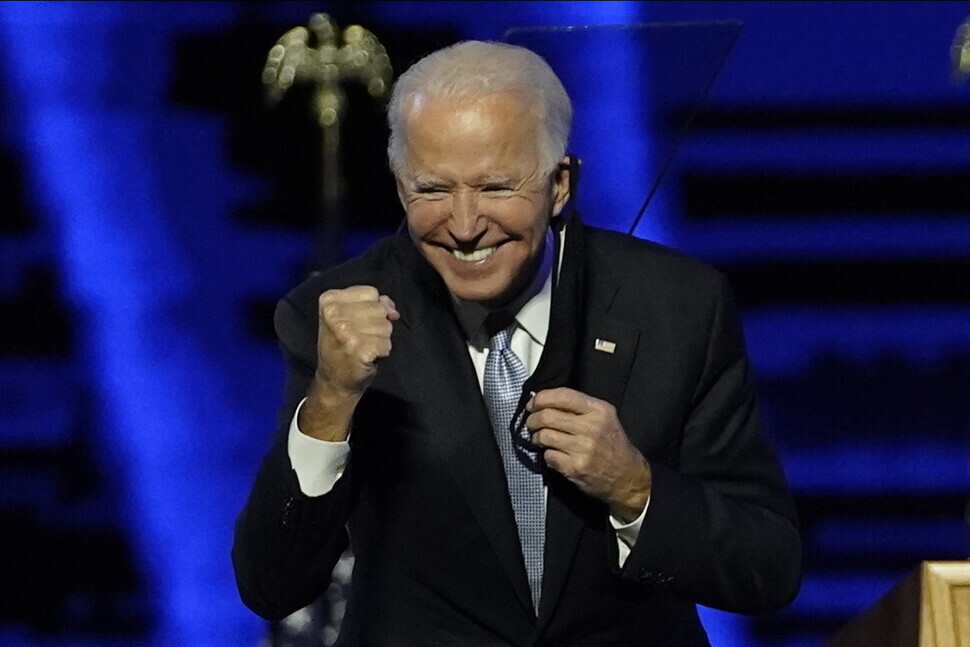 Democratic candidate Joe Biden gives a victory speech on Nov. 7 in Wilmington, Delaware, after the media call the presidential race for him. (EPA/Yonhap News)