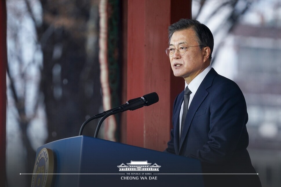 President Moon Jae-in delivers a speech commemorating the March 1 Movement at Tapgol Park in Seoul on March 1 (Blue House Facebook)