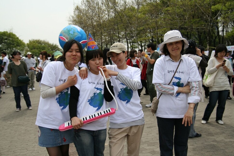 2010년 여성환경연대에서 ‘지구의 날’ 캠페인 실무 준비를 하면서.