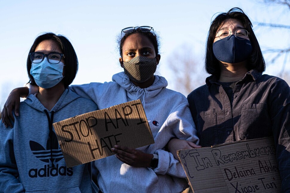 Protesters hold a rally Thursday demanding an end to hate crimes targeting people of Asian descent in Minneapolis, Minnesota, after eight people died Tuesday in a series of fatal shootings in Atlanta, Georgia. (AFP/Yonhap News)